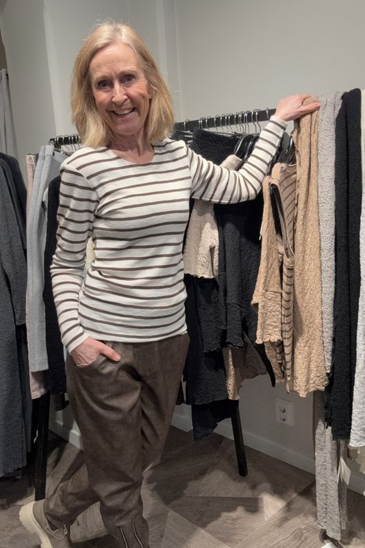 4002 By basics i 100 % merinoull i en smalere modell