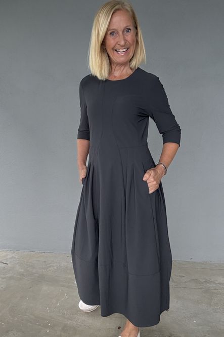 Hovedbilde Jane Lushka kjole modell Heide med lommer