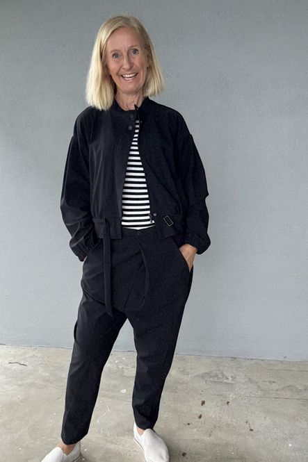 Hovedbilde Jane Lushka jakke med i det tekniske materialet 