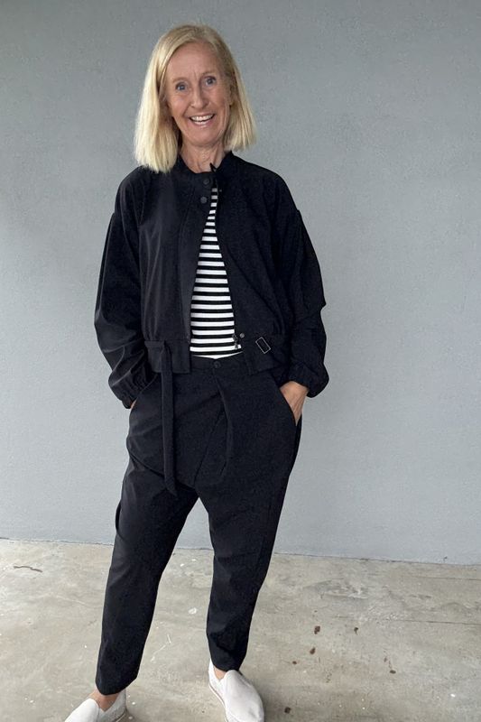 Jane Lushka jakke med i det tekniske materialet 